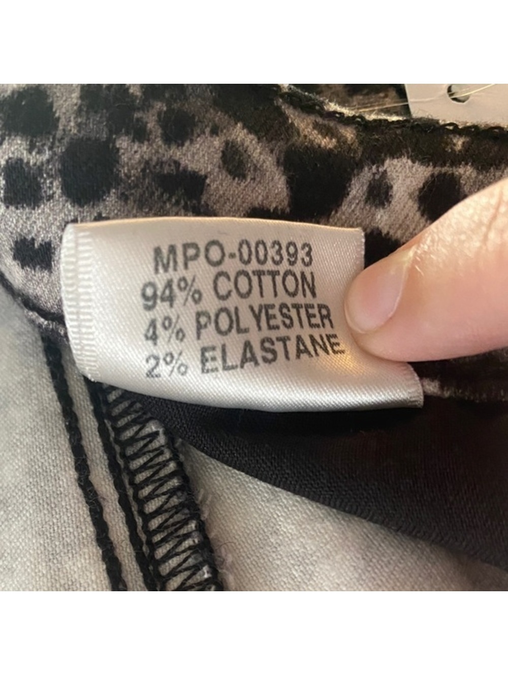 28 J Brand Printed Mid-Rise Cropped Capri Jeans in Elysium - Picture 7 of 15